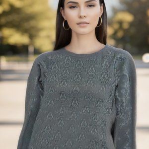 LOFT DESIGN LINED LACE TOP WITH LONG SLEEVES AND CREW NECK
